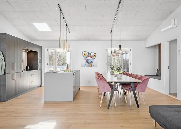 Beautiful In With Kitchen *